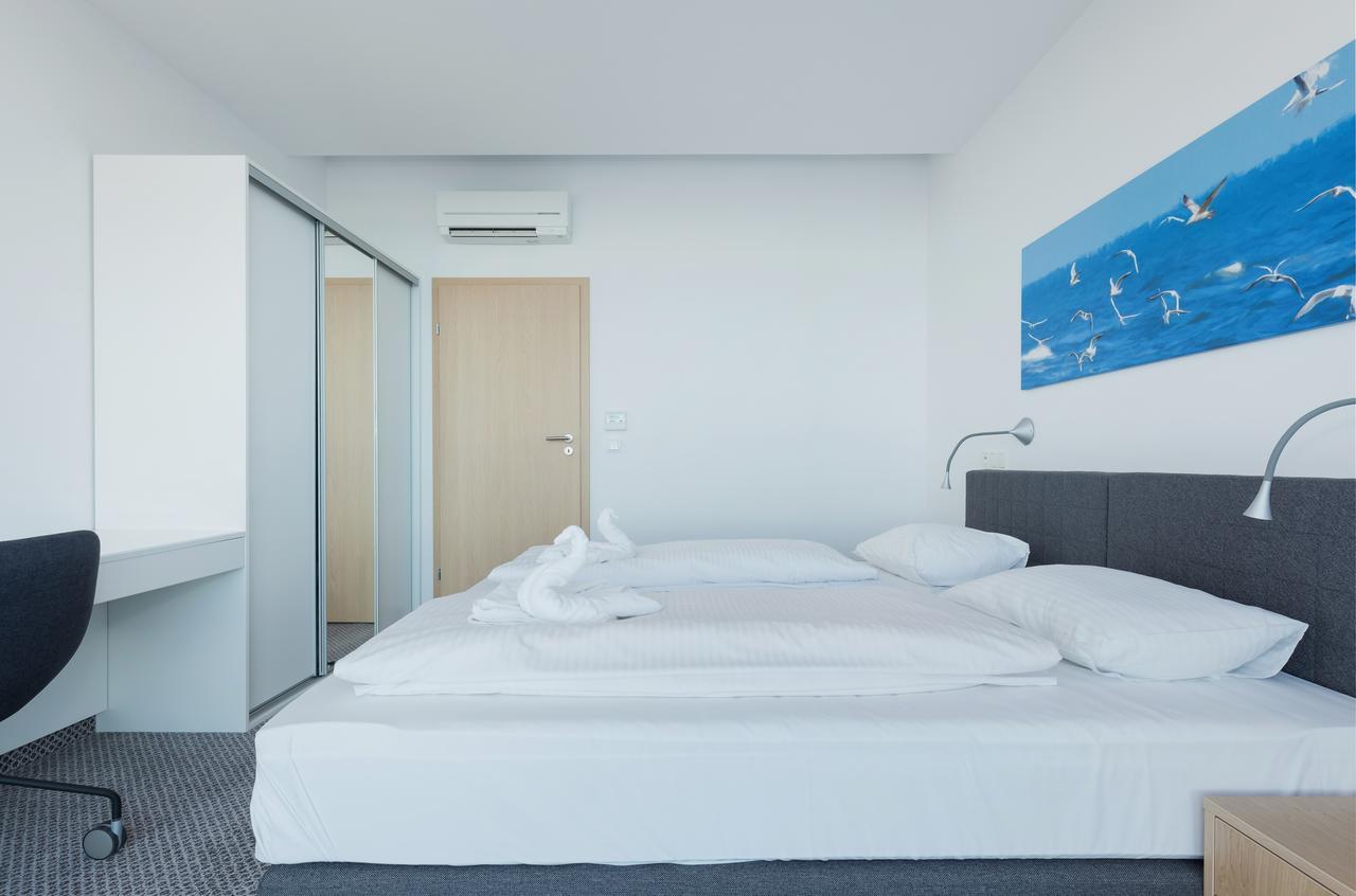Laguna Boulevard By Renters Prestige Apartment